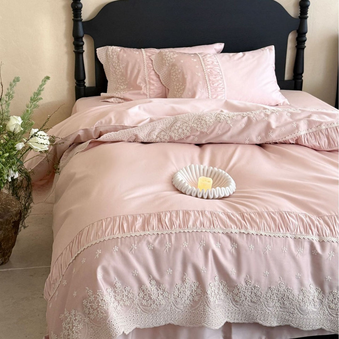 Bedding set with delicate cotton lace and ruffles