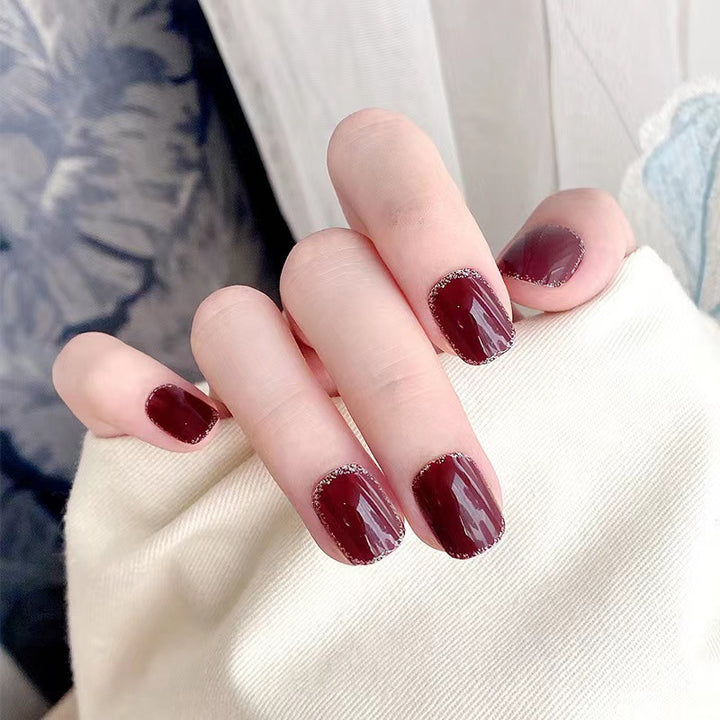 Elegant and sparkling nail art Kalsten
