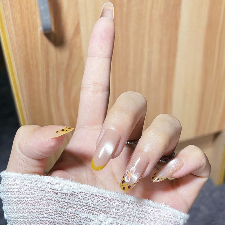 Decorative Press-On Nail Set Kalsten