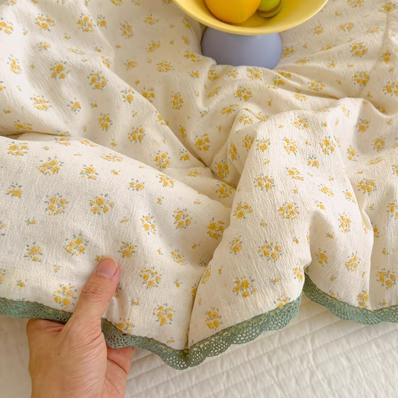 Ladies comfort duvet with delicate floral pattern and high-quality filling Kalsten