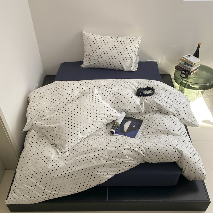 Bedding set made of high-quality cotton satin with a fine polka dot pattern