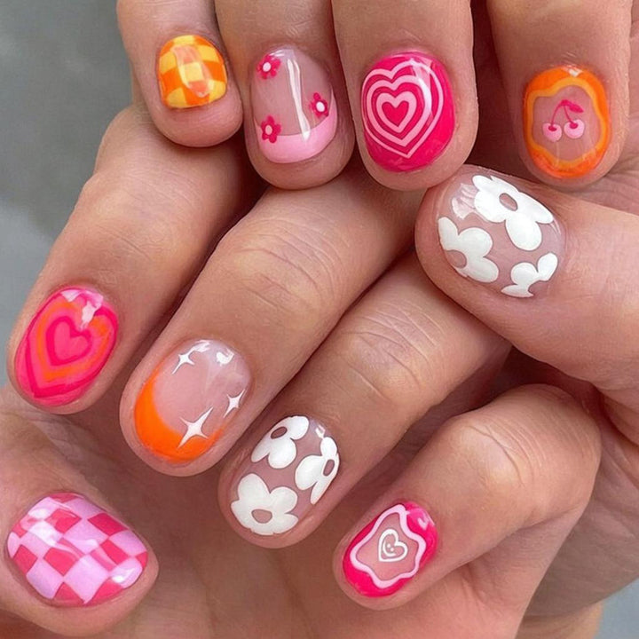 Nail art set with playful-romantic designs Kalsten