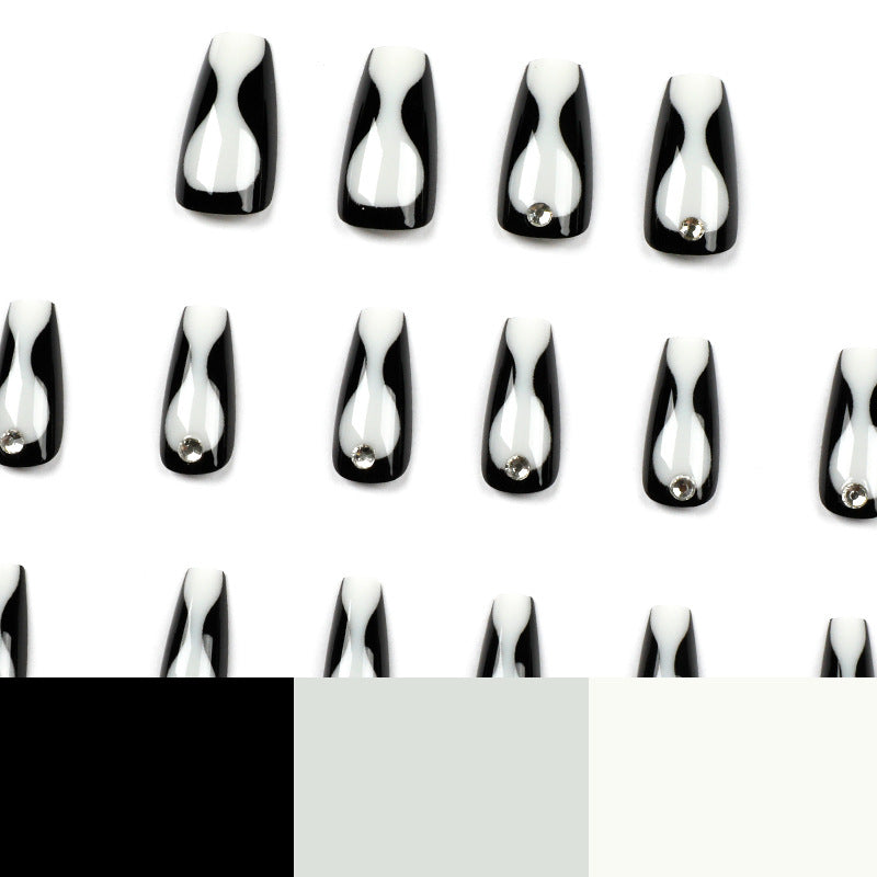 Artistic nail extensions with elegant accents Kalsten