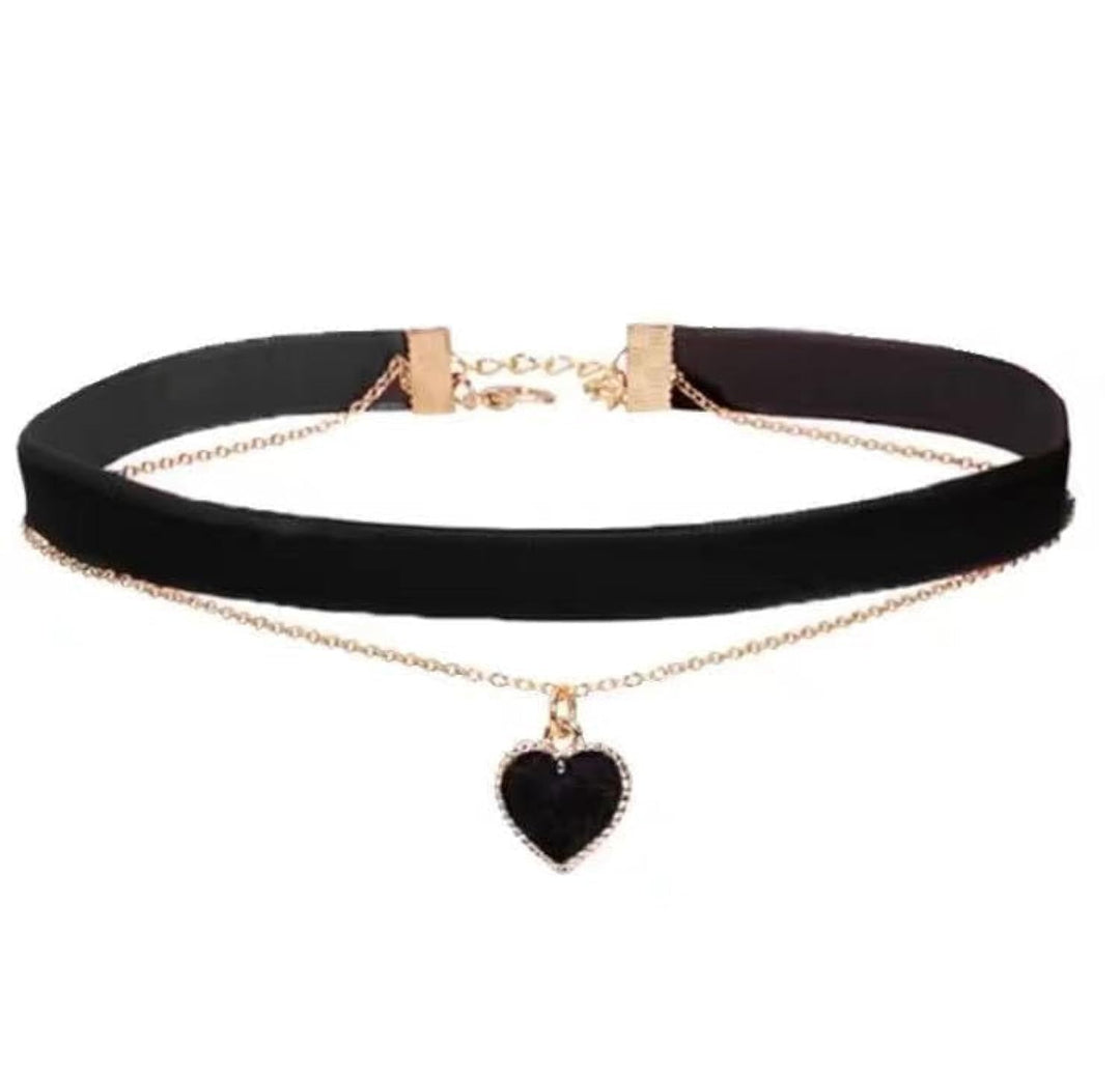 Velvet Heart Charm Choker Kalsten