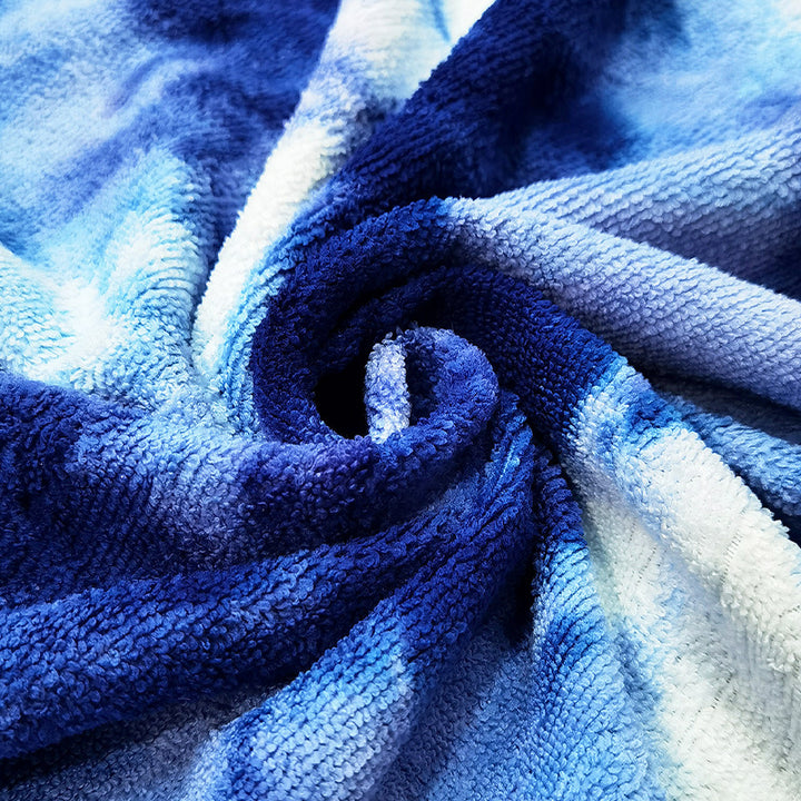 Sporty towel with creative striped pattern Kalsten