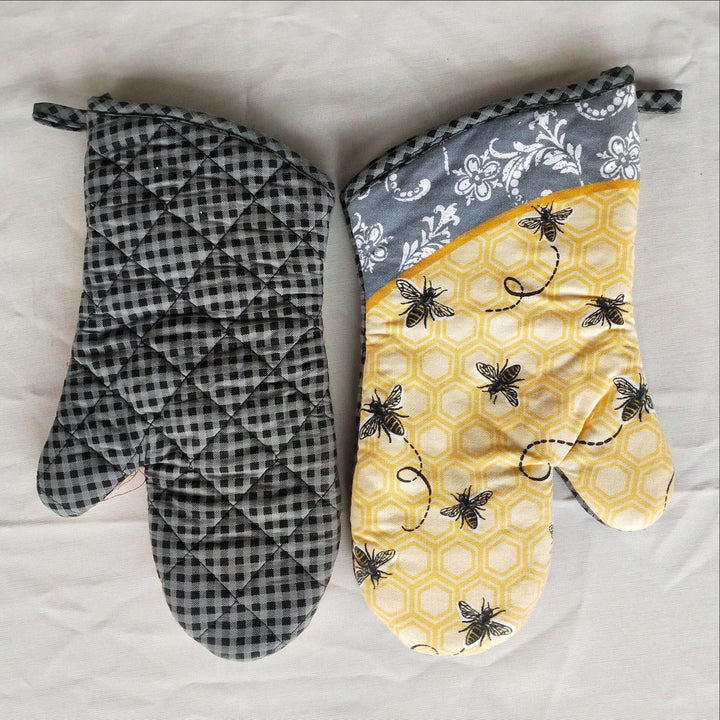 Insulated Double Oven Mitt Pair With Quilted Heat-Resistant Lining And Hanging Loop
