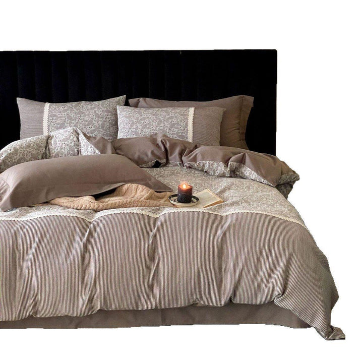 Cotton percale duvet cover set with paisley print, reversible function and lace border