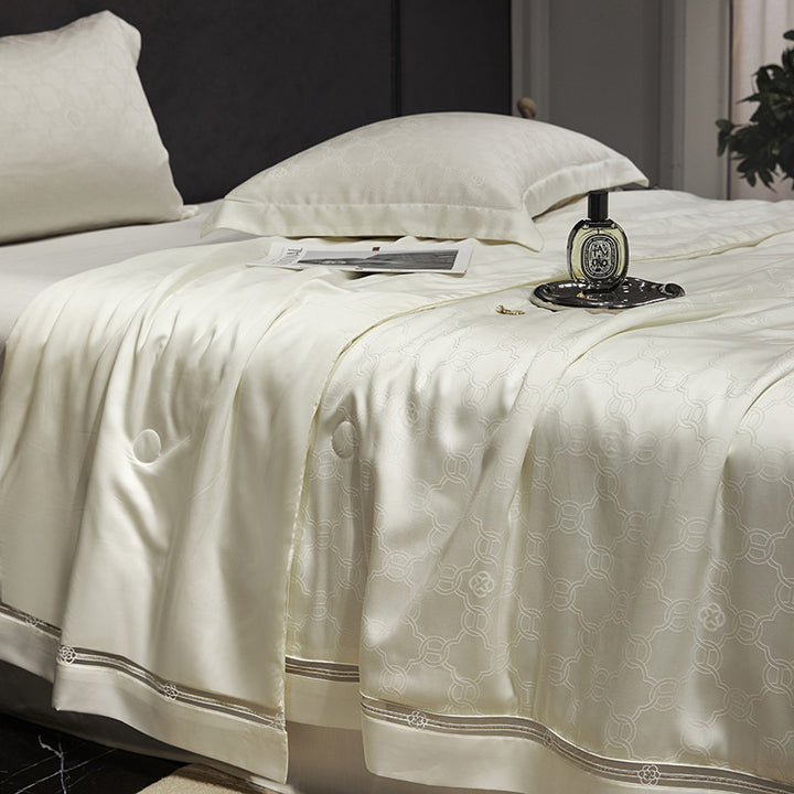Luxurious quilted bedspread with satin jacquard and decorative border