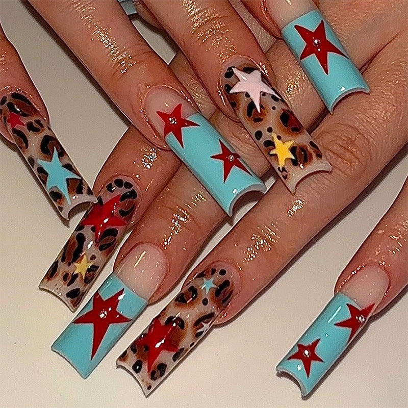Nail set with trendy leopard and star design Kalsten