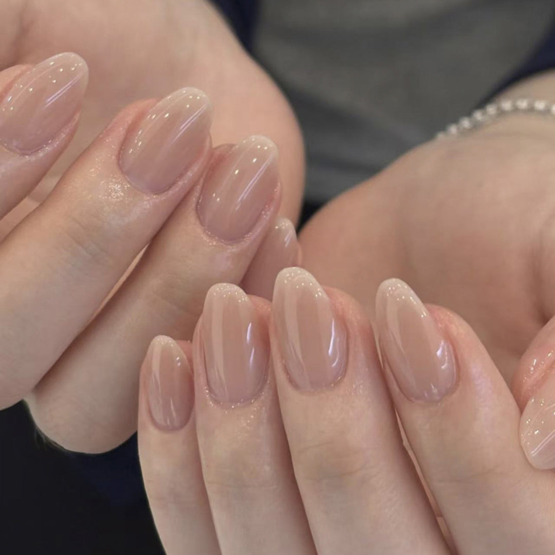 Artificial nail art with playful dots and bows Kalsten
