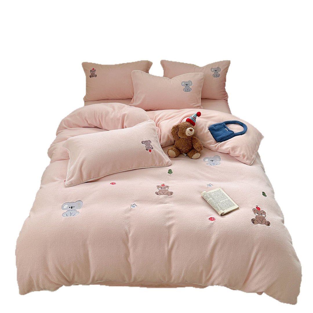 Children's bedding set made of microfiber fleece with embroidered animal motifs and extra soft texture