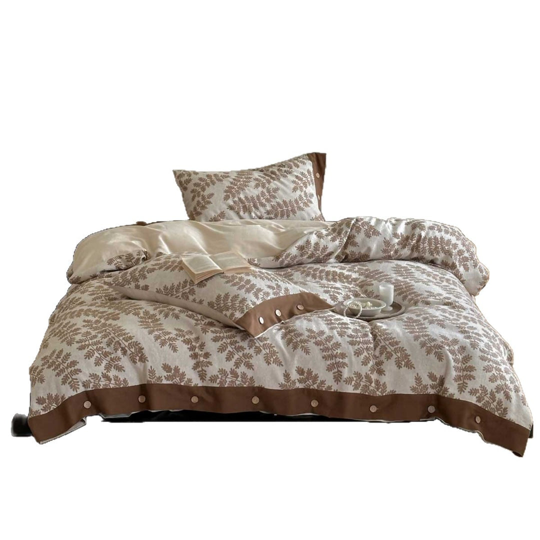 Bedding set made of cotton percale with leaf pattern and button placket