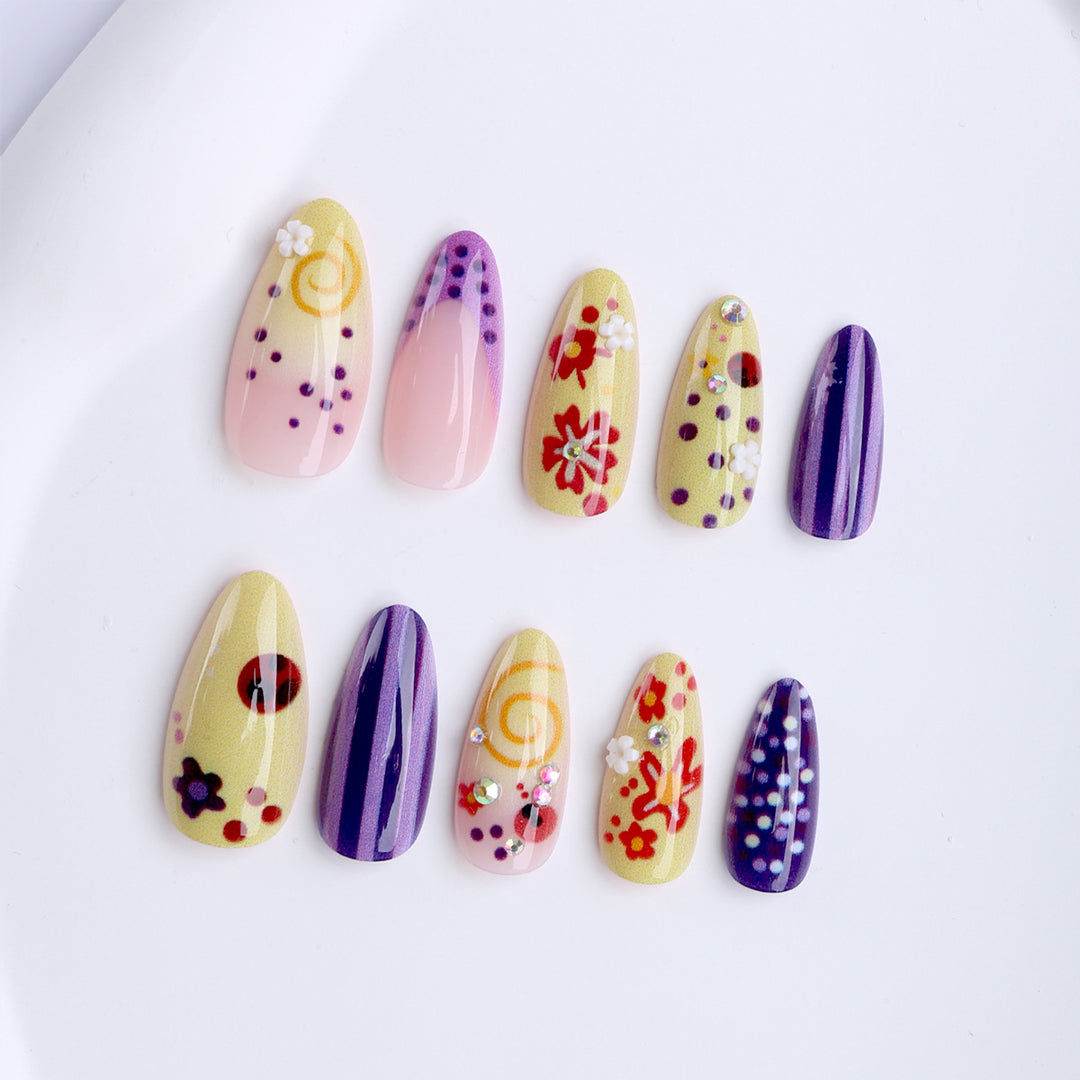 Artificial Fingernails with Floral and Geometric Design Kalsten