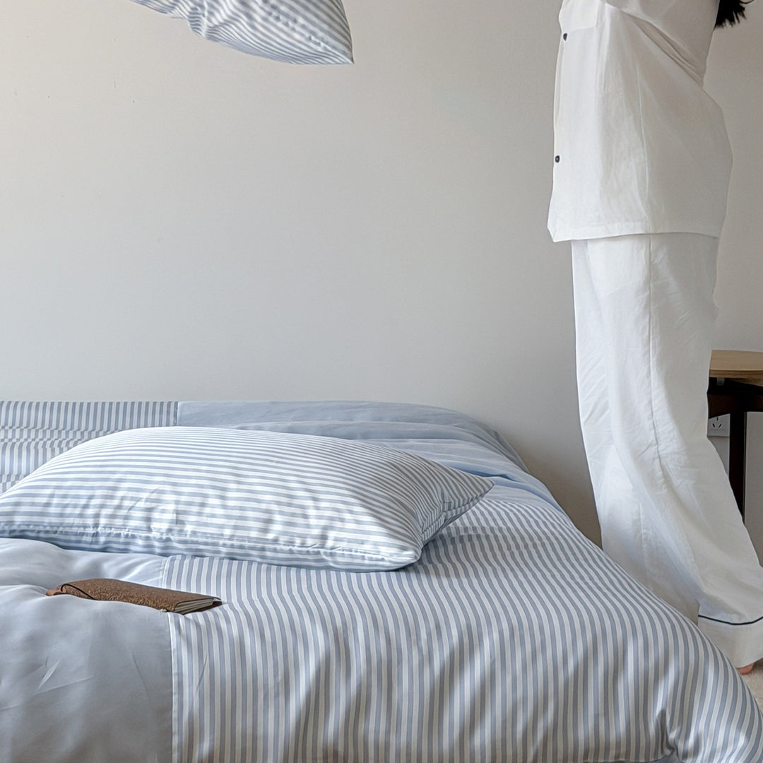 Bedding set made of cotton satin with textured brush print and reversible function