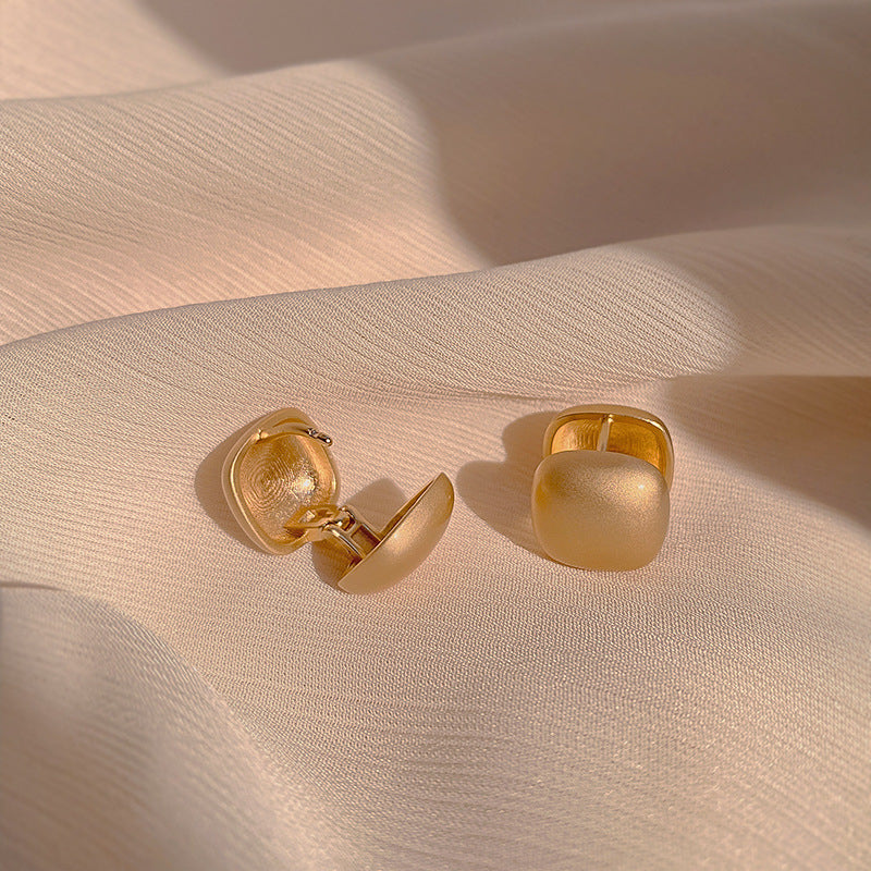 Stylish stud earrings with minimalist design Kalsten