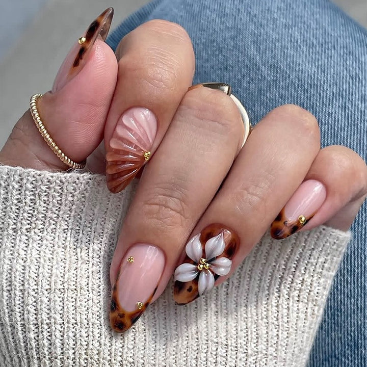 Artificial nail set with elegant accents Kalsten