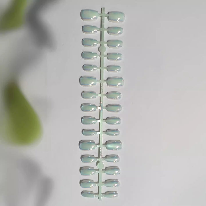 Iridescent Press-On Nail Set Kalsten