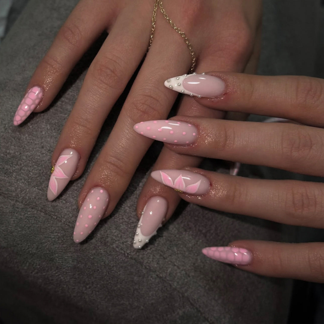 Glamorous stiletto nails with elegant star design Kalsten