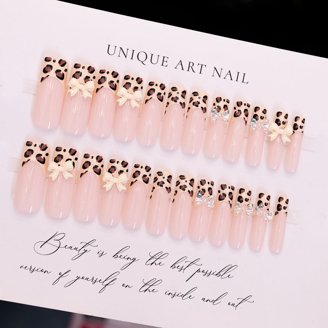 Fashionable Press-On Nails with Animal Print Design