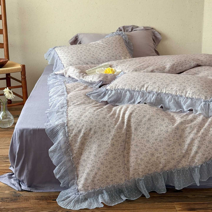 Romantic cotton percale bedding set with lace frill and fine floral allover