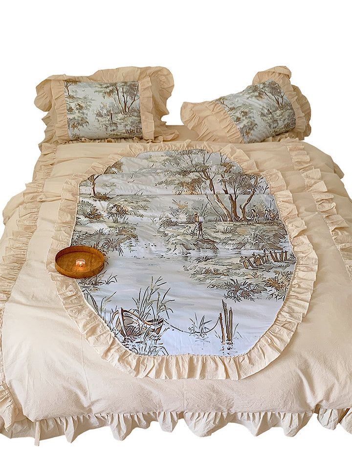 Romantic bed set with muslin look, ruffled edge and toile runner