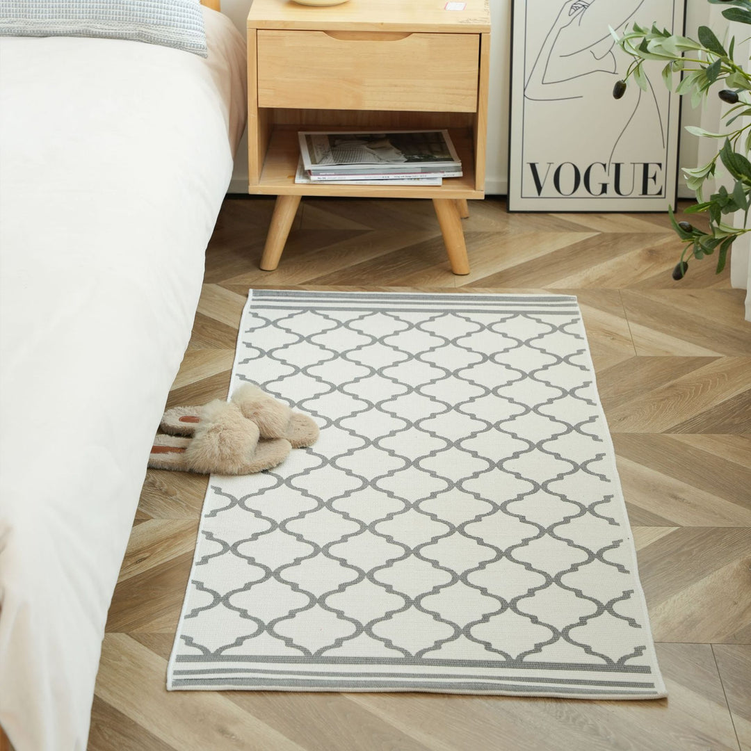 Flat-woven runner rug with diamond pattern and easy-care texture