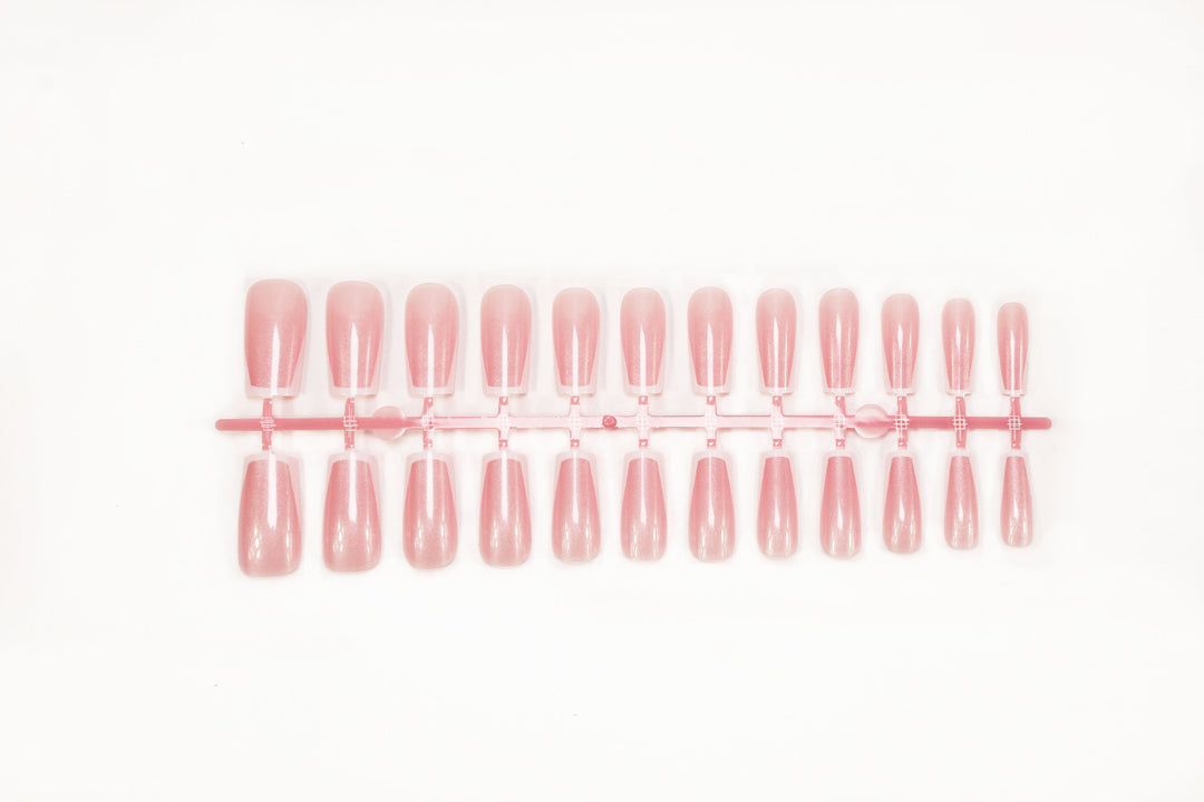 Artificial nail set with elegant French-tip design Kalsten