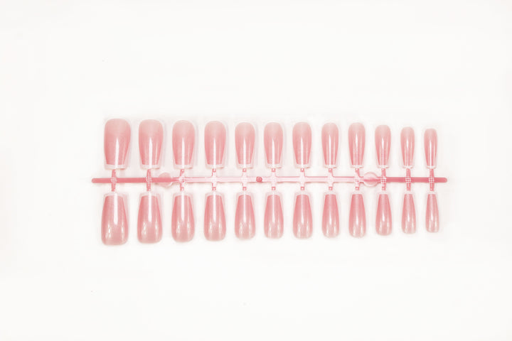 Artificial nail set with elegant French-tip design Kalsten
