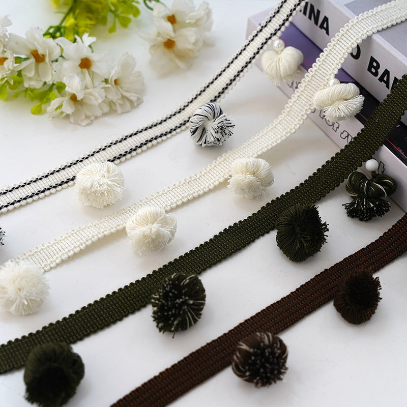 Decorative curtain trim with pompons Kalsten