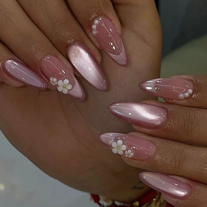Nail art set with elegant floral designs Kalsten
