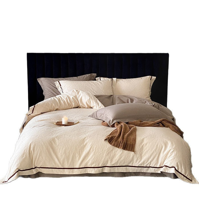 Bedding set made of cotton-linen blend with fine structure and piped seam
