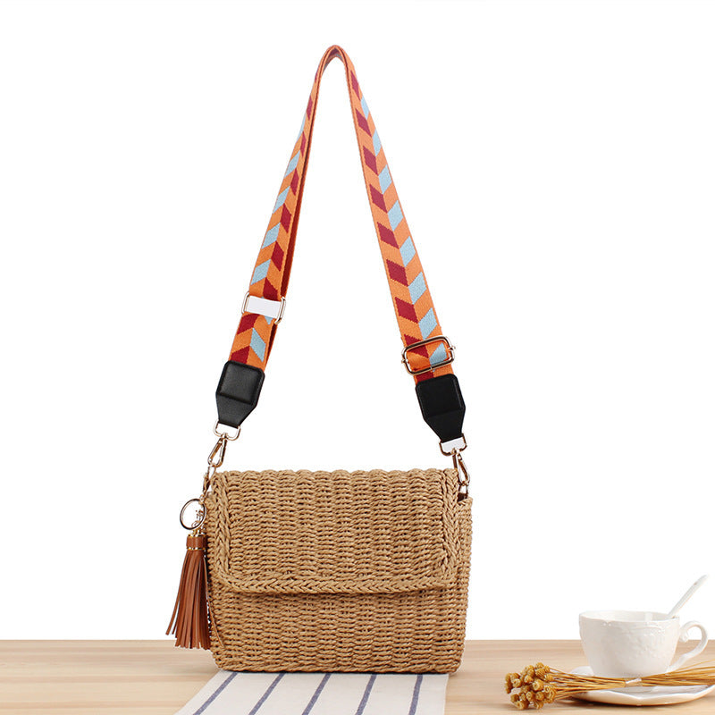 Shoulder bag made of hand-knotted natural material with decorative macramé elements Kalsten