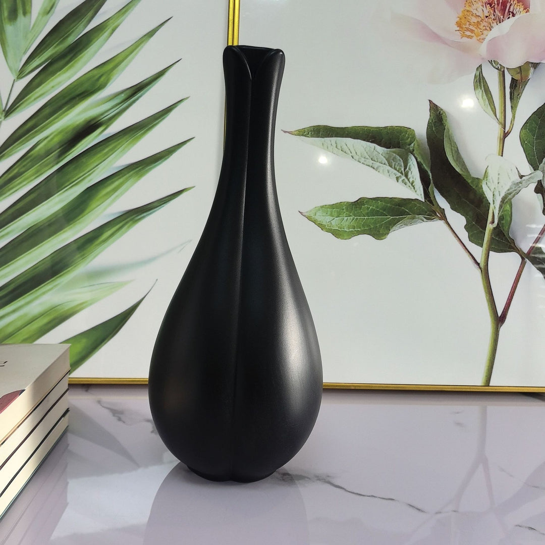 Modern Tulip-Shaped Decorative Vase Kalsten