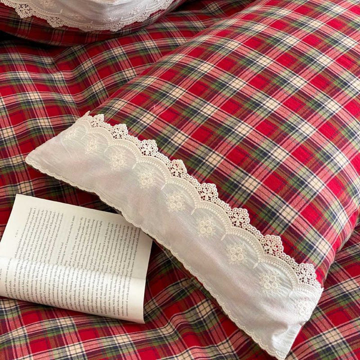Reversible bedding set made of cotton percale with checkered Vichy pattern and solid colored reverse