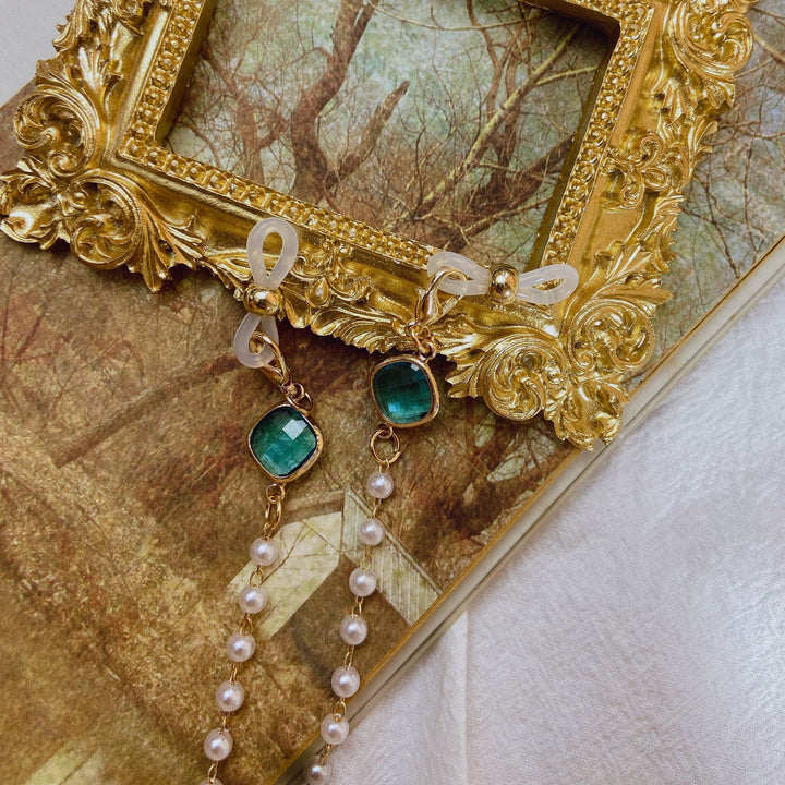 Elegant pearl necklace with golden accents Kalsten