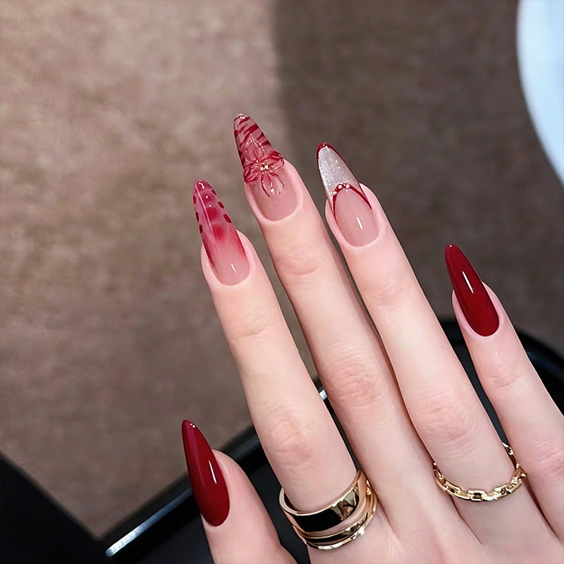 Artful nail set with floral accents Kalsten