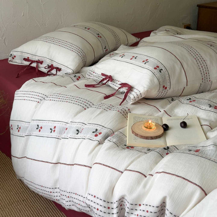 Striped reversible bedding set made of cotton-linen mix with decorative stripes and pillowcases