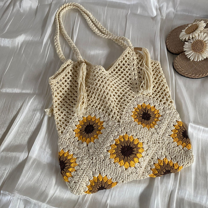 Hand-knotted leisure bag with floral pattern Kalsten
