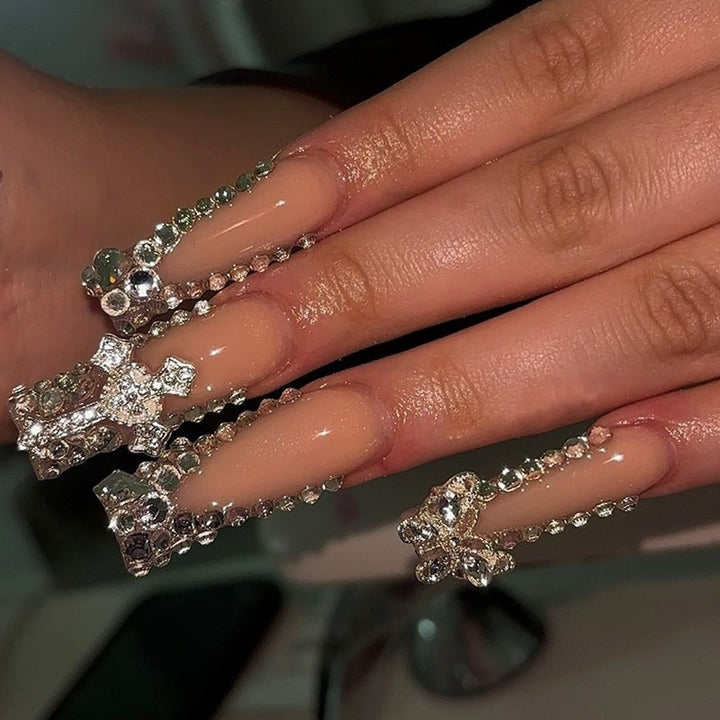 Glamorous artificial nail set with 3D bows and glitter details Kalsten