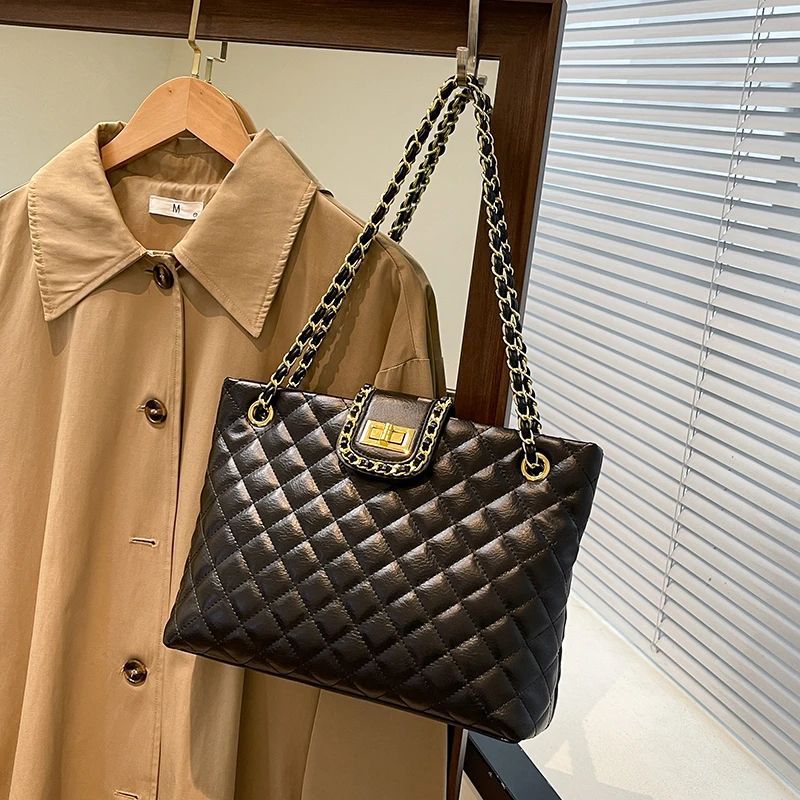 Quilted Elegance Handbag Kalsten