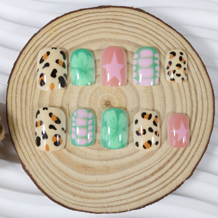 Nail kit with modern animal and flower designs Kalsten