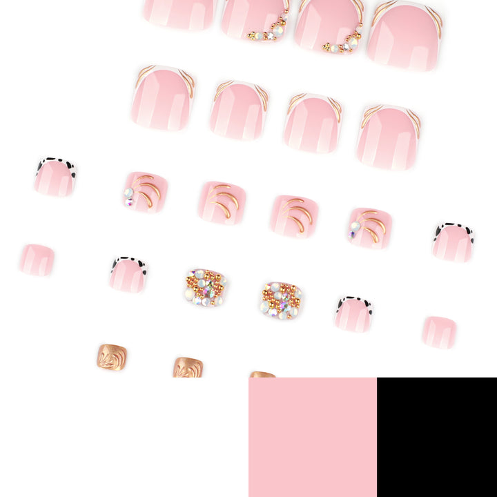 Artful toenail decoration with elegant gold accent Kalsten