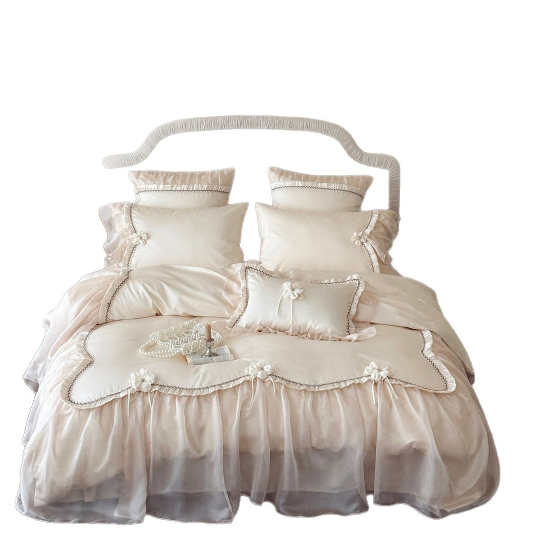 Bedding set made of cotton satin with transparent organza ruffle and 3D flower appliqué