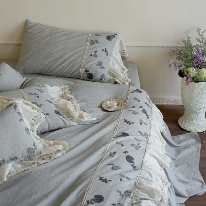 Luxurious cotton-linen bedding set with lace ruffle and floral embroidery