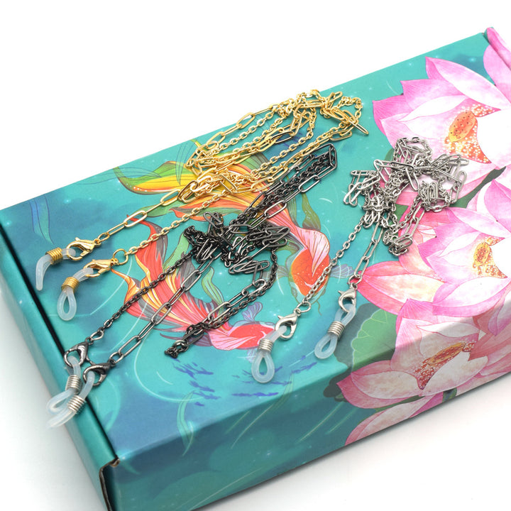 Fashion-Forward Metal Eyewear Chain Kalsten