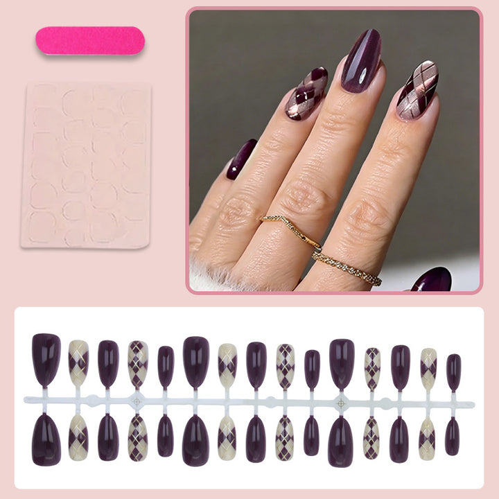 Artificial nail set with stylish geometric and elegant accents Kalsten