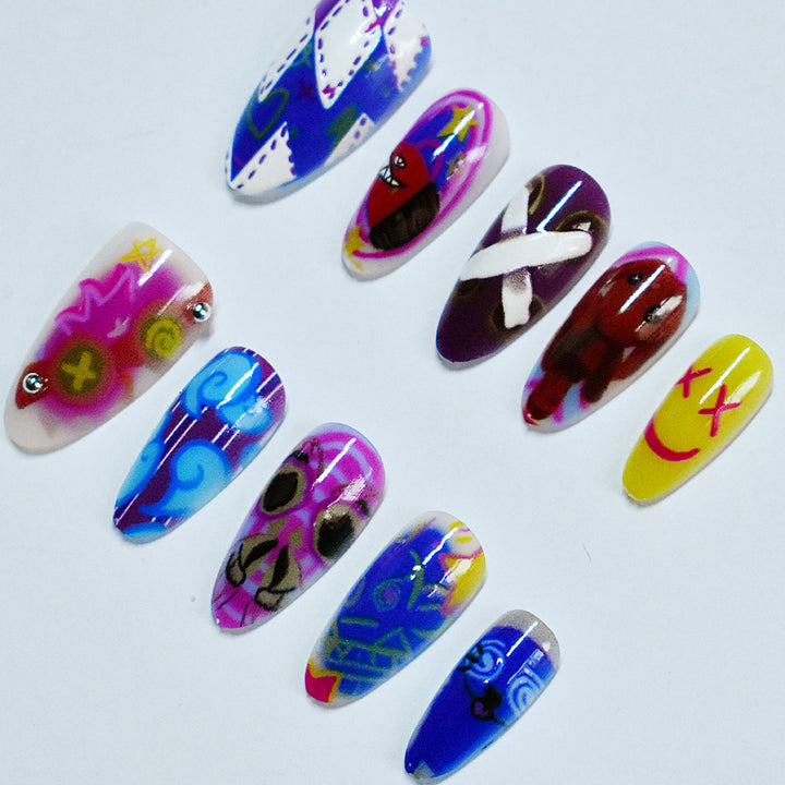 Artistic Kiss-Themed Press-On Nail Art Kalsten