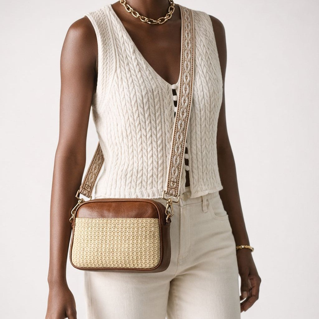 Stylish Crossbody Bag with Woven Straw and Leather Accents