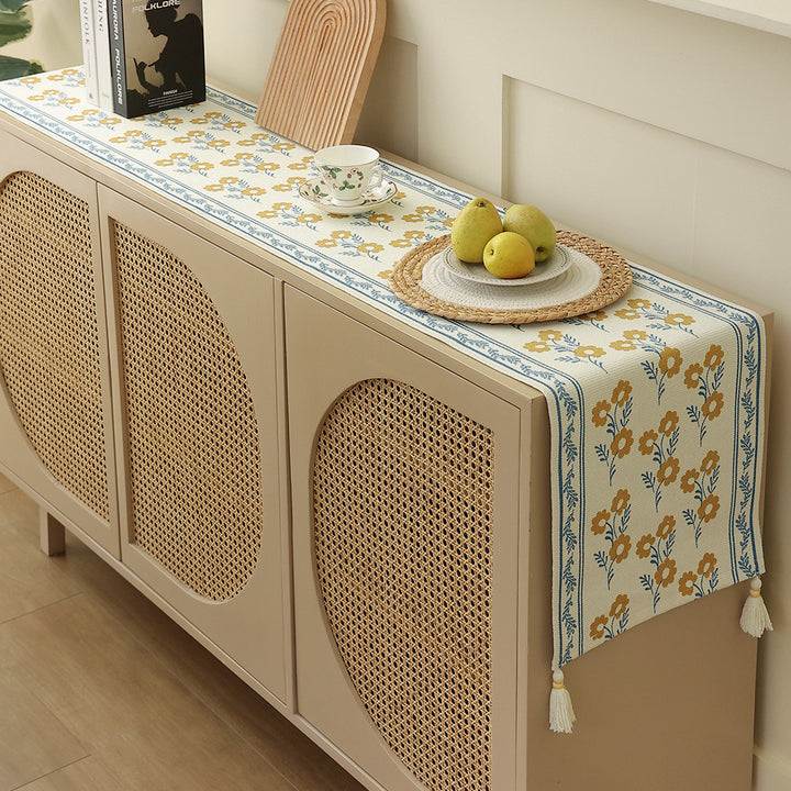decorative table runner made of woven cotton with tassels Kalsten
