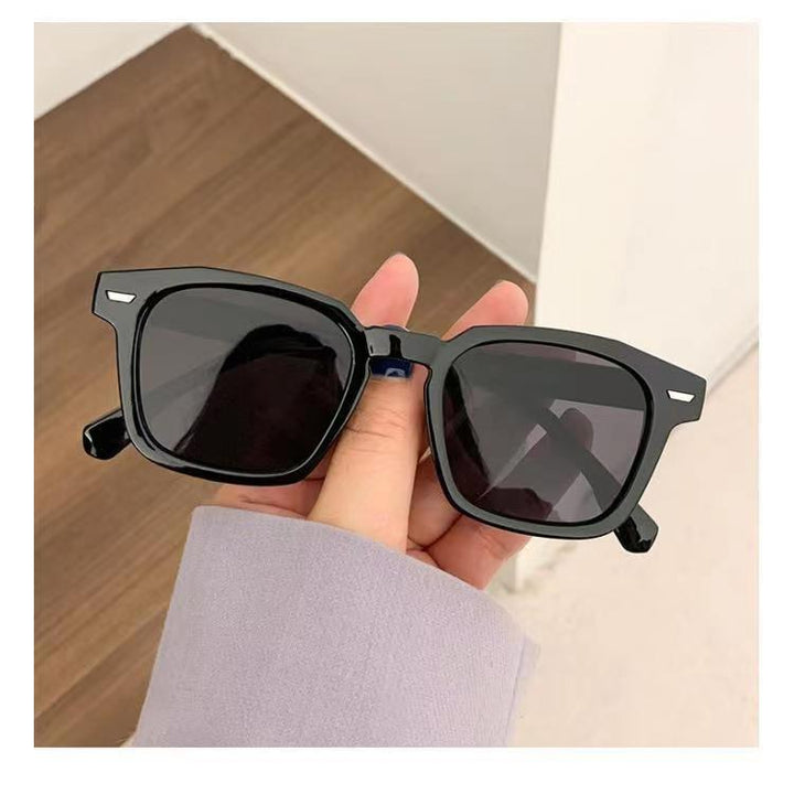 Ladies stylish sunglasses with striking frame Kalsten
